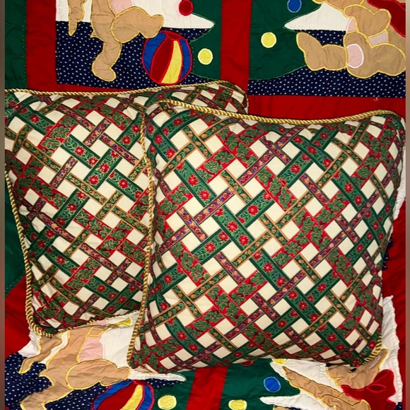 Christmas 🎄 Throw Pillows (2) 15” x 16” - Picture 4 of 5